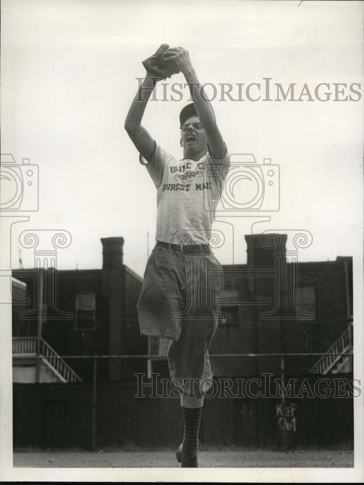 1938 Press Photo John Colliere plays baseball for Uline Ice Company in DC