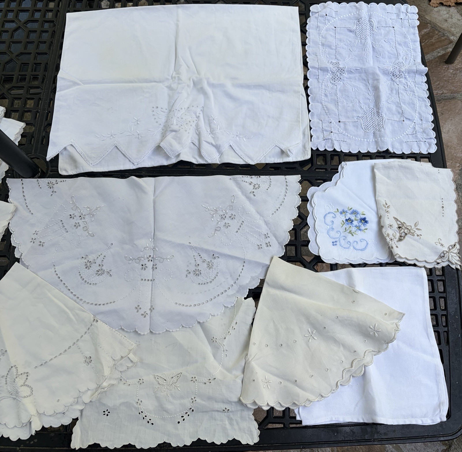 Estate Lot Vintage Linen Table Linens Napkins Embroidered Craft Cutter Estate Lot Vintage Linen Table Linens Napkins Embroidered Craft Cutter