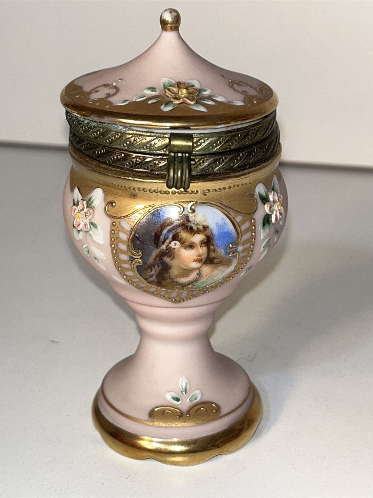 Vintage Porcelain Vanity Dresser Trinket Box 4.5” Tall