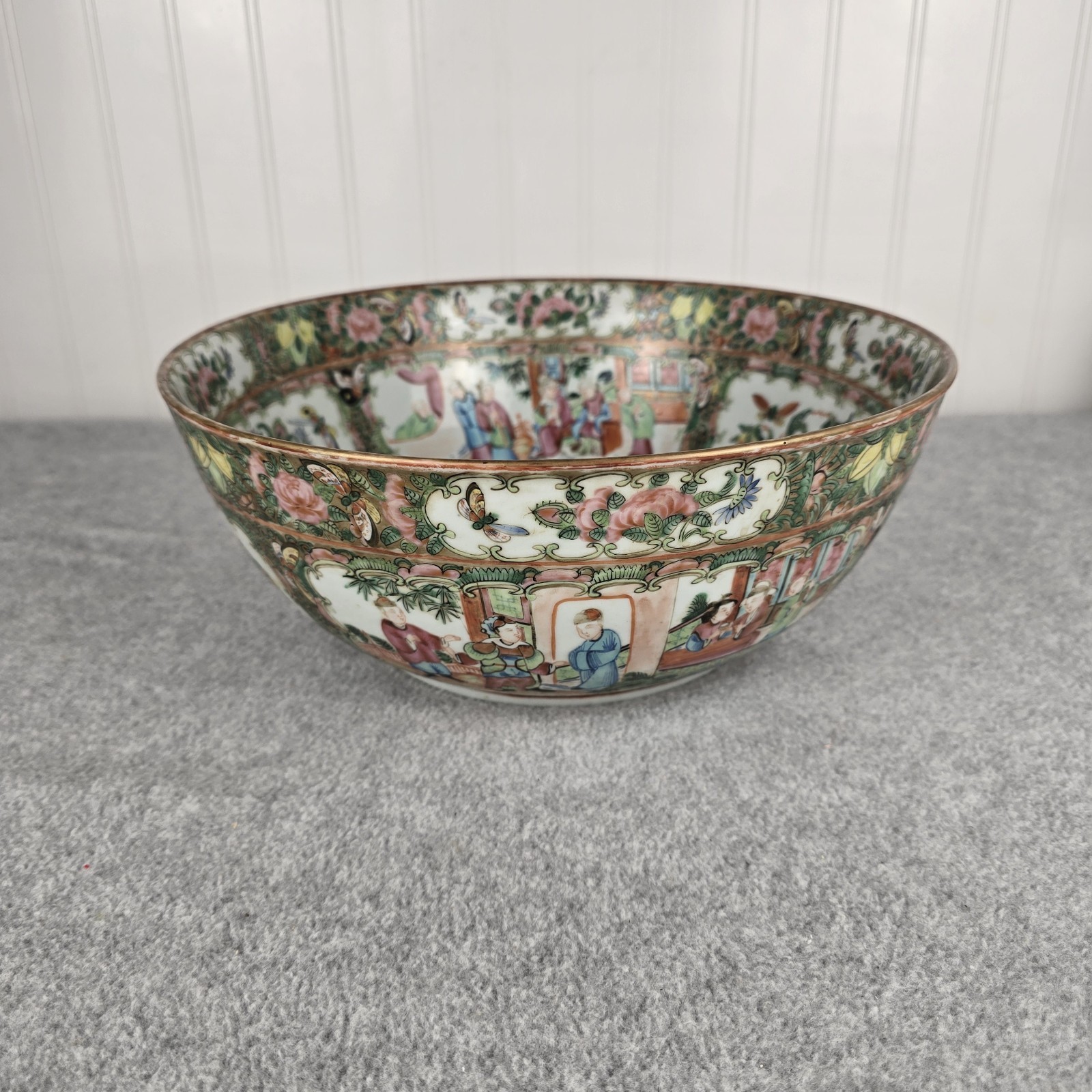 Antique Famille Rose Medallion Chinese Export Porcelain Bowl early 19th century