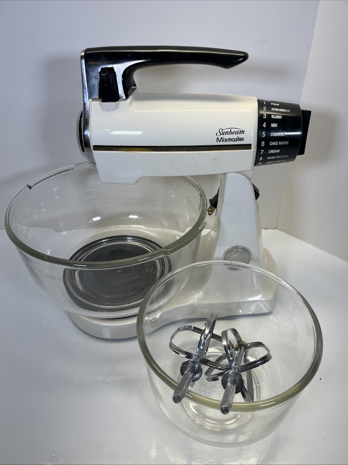 Vtg Sunbeam Mixmaster Stand Mixer 12 Speed American Classic Bowls Attachments