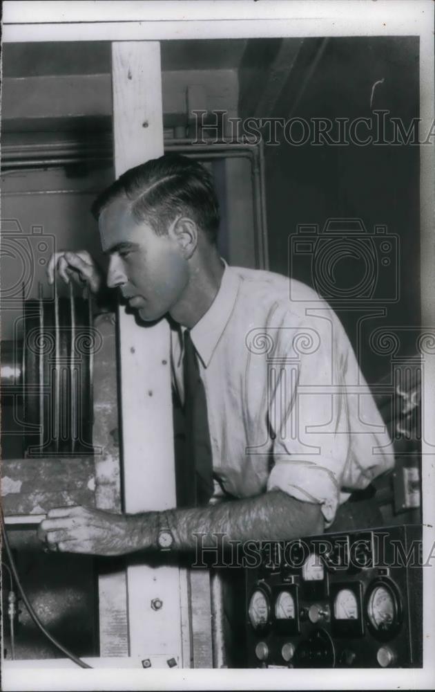 1955 Press Photo Scientist Willis Lamb on 1955 Nobel Prize for nuclear research 1955 Press Photo Scientist Willis Lamb on 1955 Nobel Prize for nuclear research
