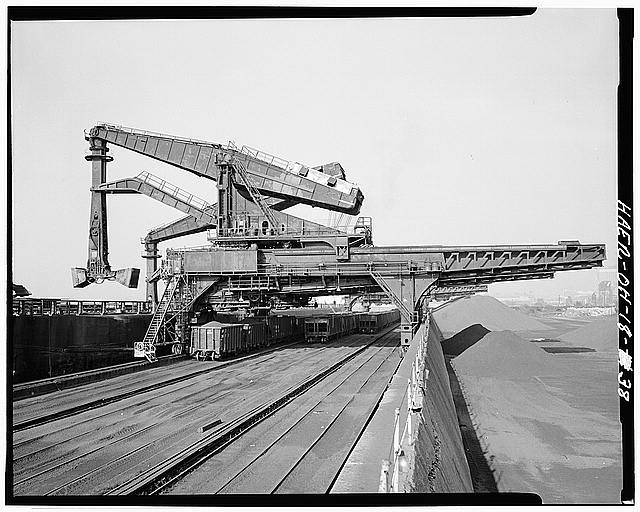 Photo:Hulett Ore Unloaders Canadian Red Ore George 1910s Industrial Dock