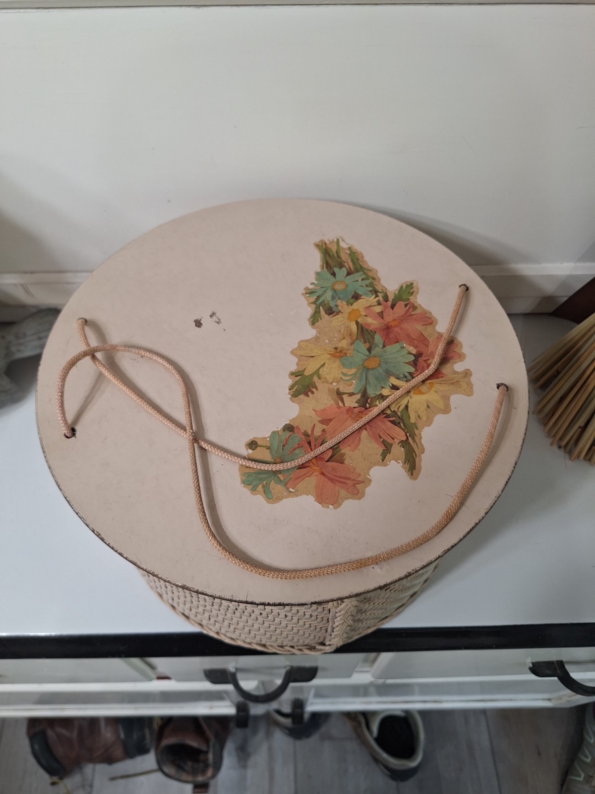 VINTAGE SEWING BASKET PRINCESS  WICKER Pink ROUND