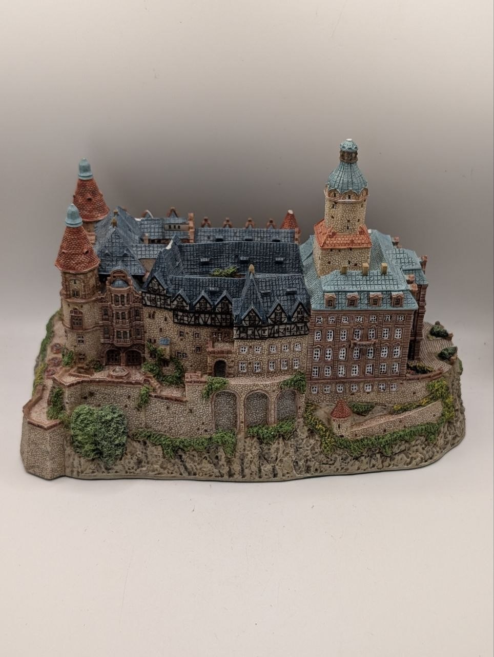 Danbury Mint Ksiaz Castle Poland Enchanted Castles of Europe Sculpture 1994
