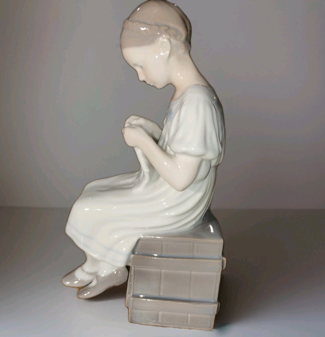Bing & Grondahl Knitting Girl Figurine #1656 Mint