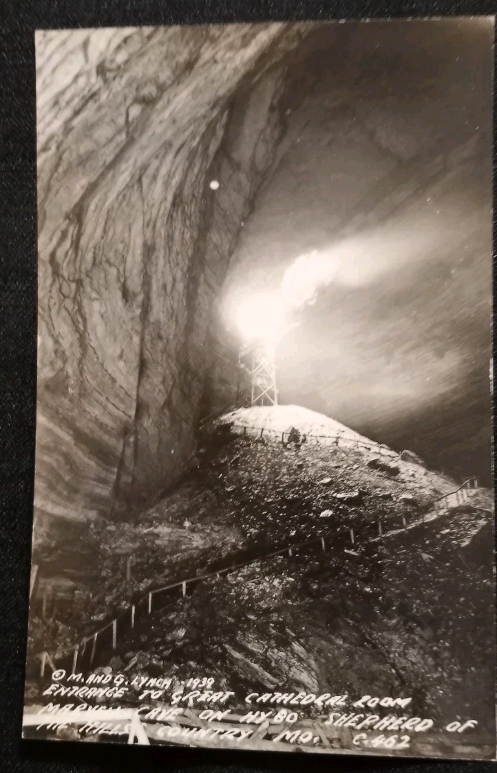 RPPC Vintage 1940s Entrance Great Cathedral Room Marvel Cave Missouri Postcard