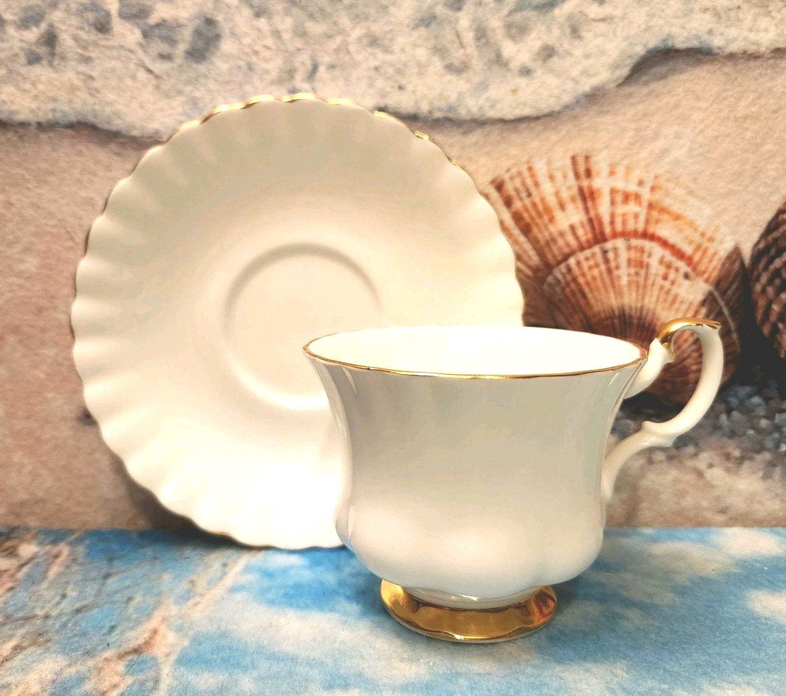 ROYAL ALBERT Tea Cup & Saucer White with Gold Trim England Bone China (Val Do\'r) ROYAL ALBERT Tea Cup & Saucer White with Gold Trim England Bone China (Val Do\'r)