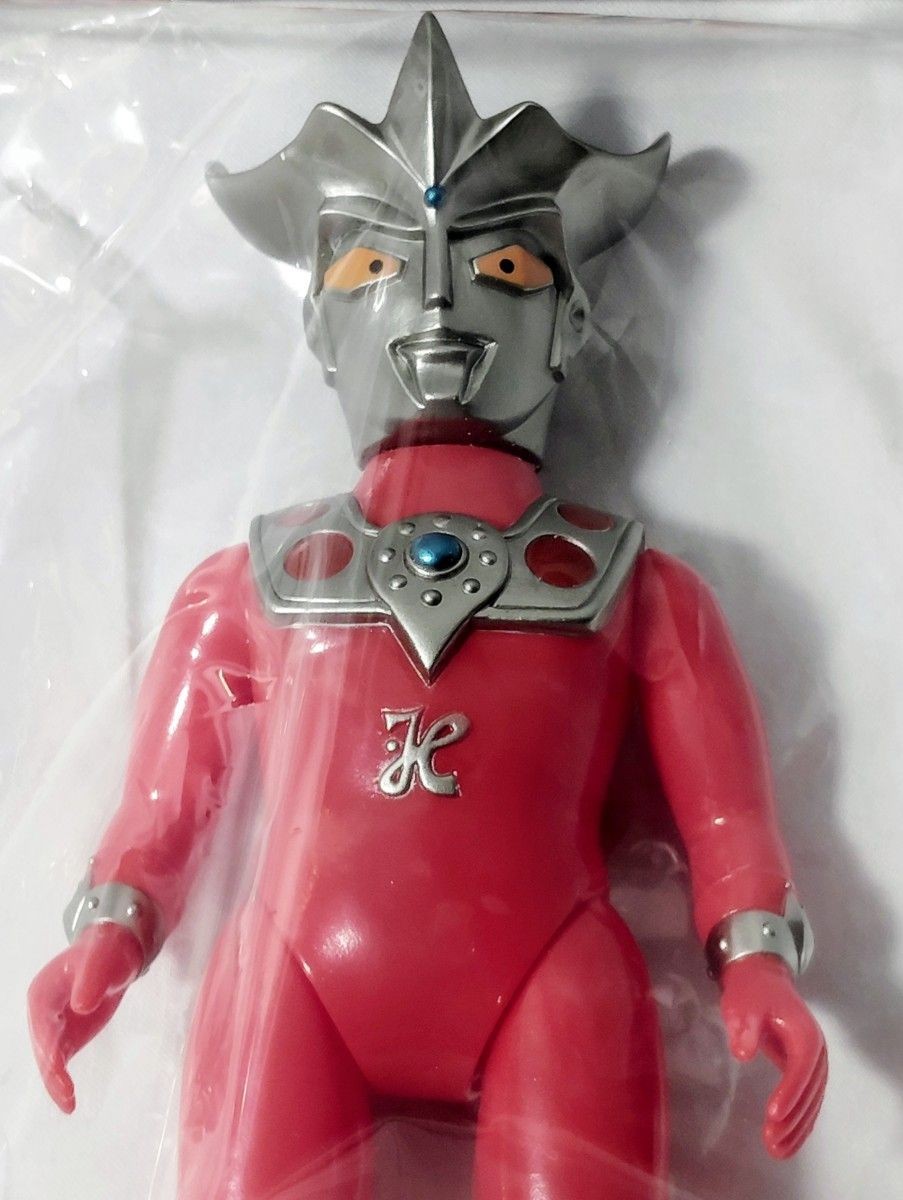 Bullmark Ultraman Leo Gunmetal Sofubi