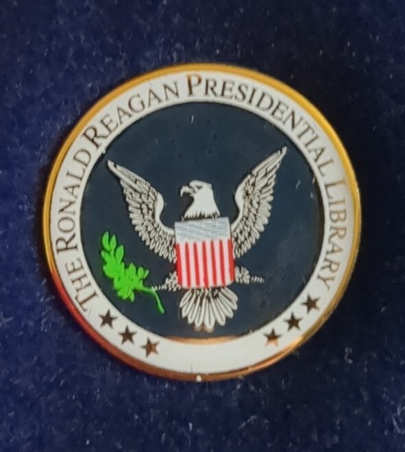 Vintage The Ronald Reagan Presidential Library 3-D Collectible Pin New in Box