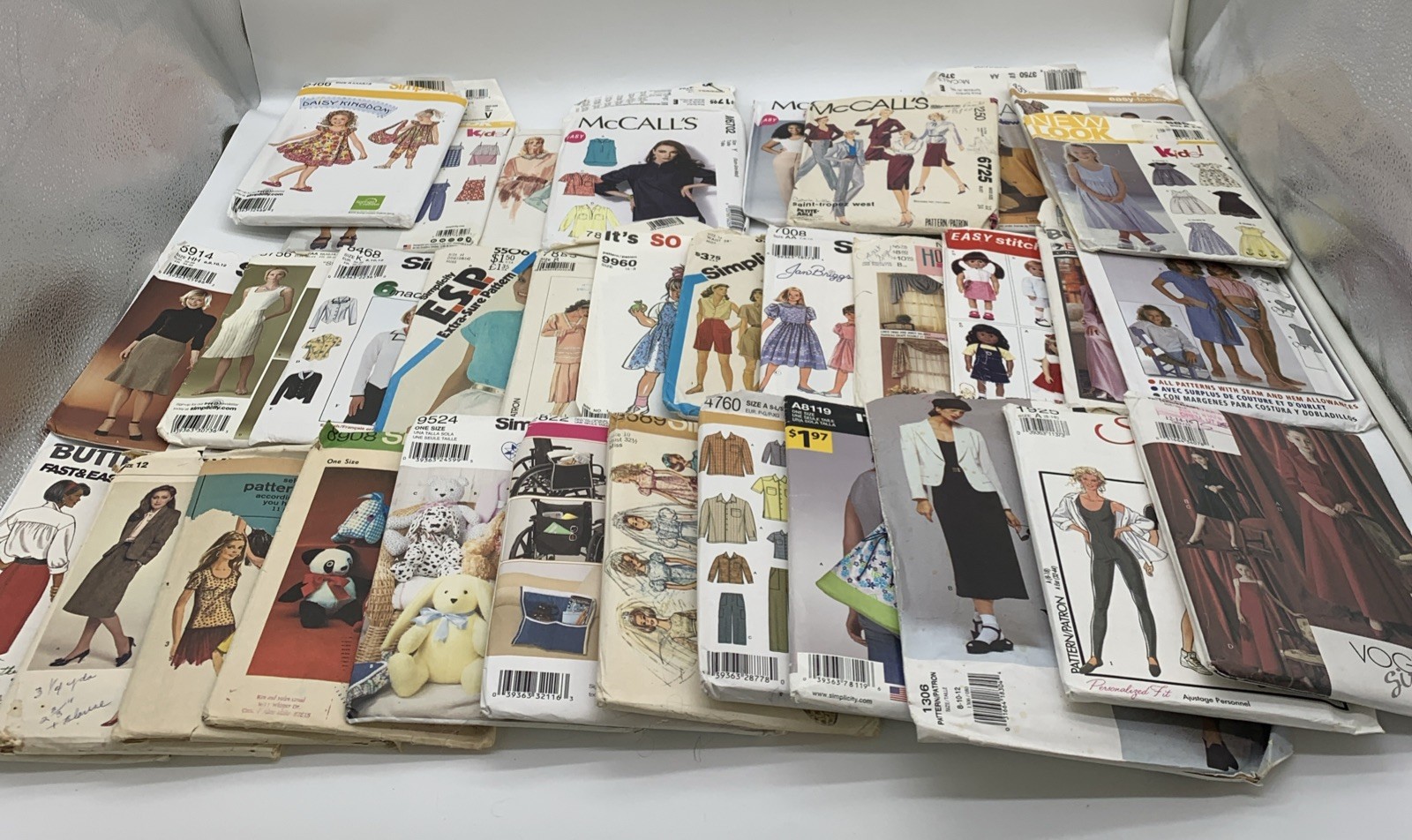 32 Pcs Lot Butterick McCall\'s Simplicity  Women\'s Costume Sewing Random Pattern