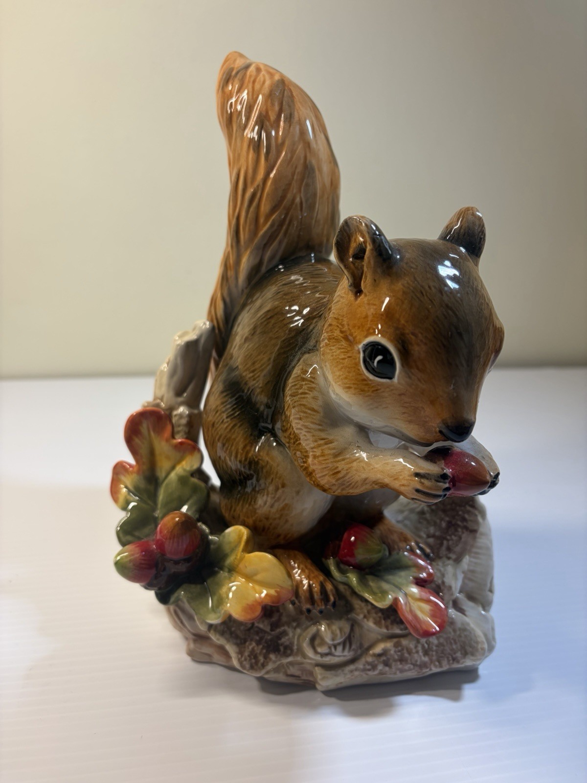 Vtg HOMCO 1982 Masterpiece Porcelain Squirrel Acorn Woodland Cabin/Lodge Decor Vtg HOMCO 1982 Masterpiece Porcelain Squirrel Acorn Woodland Cabin/Lodge Decor