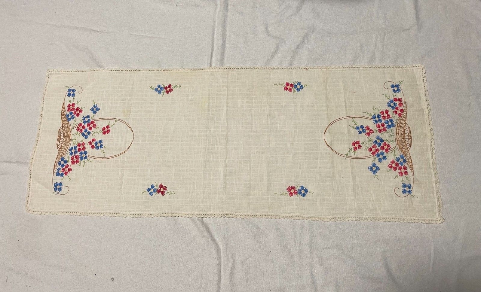 Vintage Embroidered Linen Dresser Scarf Runner 38x15\