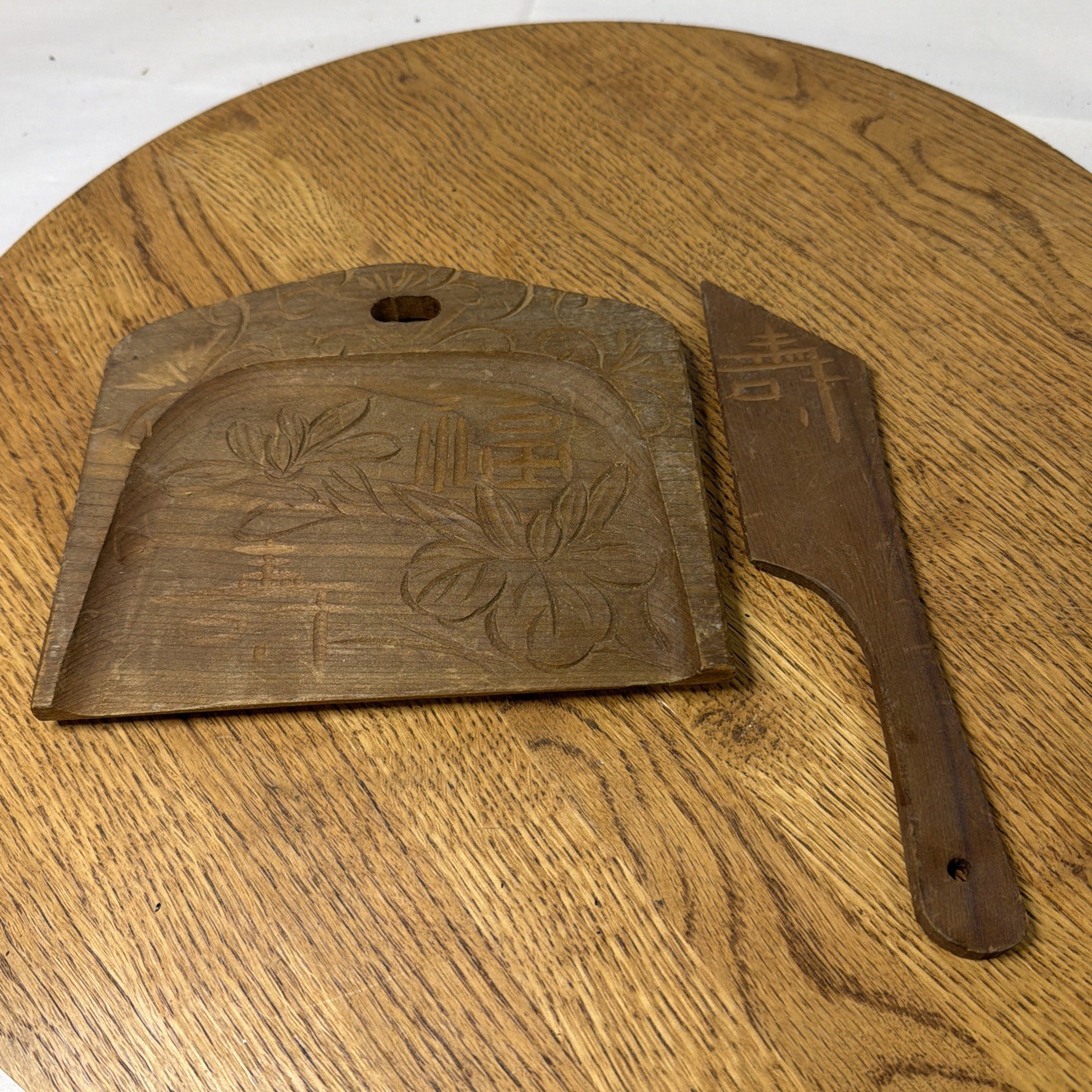 VINTAGE JAPANESE CARVED WOOD CRUMB PAN AND SCRAPER