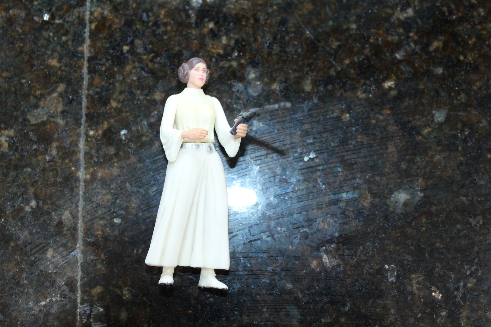 Vintage 1998 LFL Kenner Princess Leah With Weapon Moveable Parts