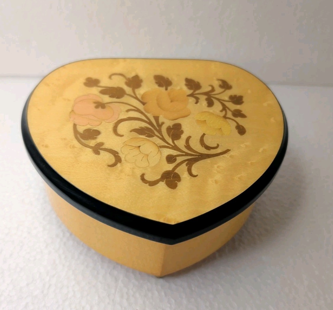 Vntg 1980\'s Reuge Swiss/Sorrento Handcrafted Heart-Shaped Working Music Box 