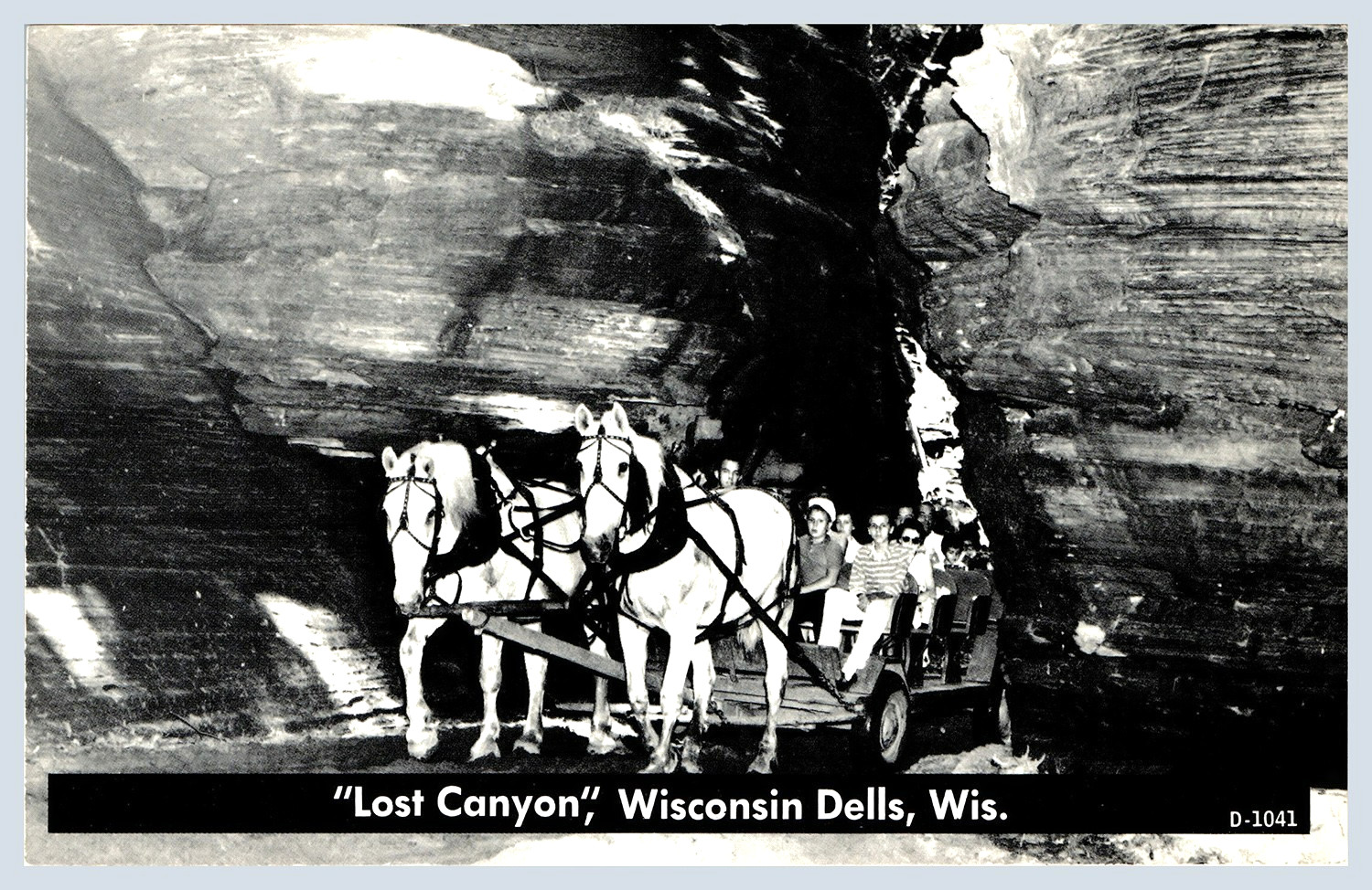 Lost Canyon Horse-drawn Carriage Tour Wisconsin Dells Vintage Photo Postcard-731