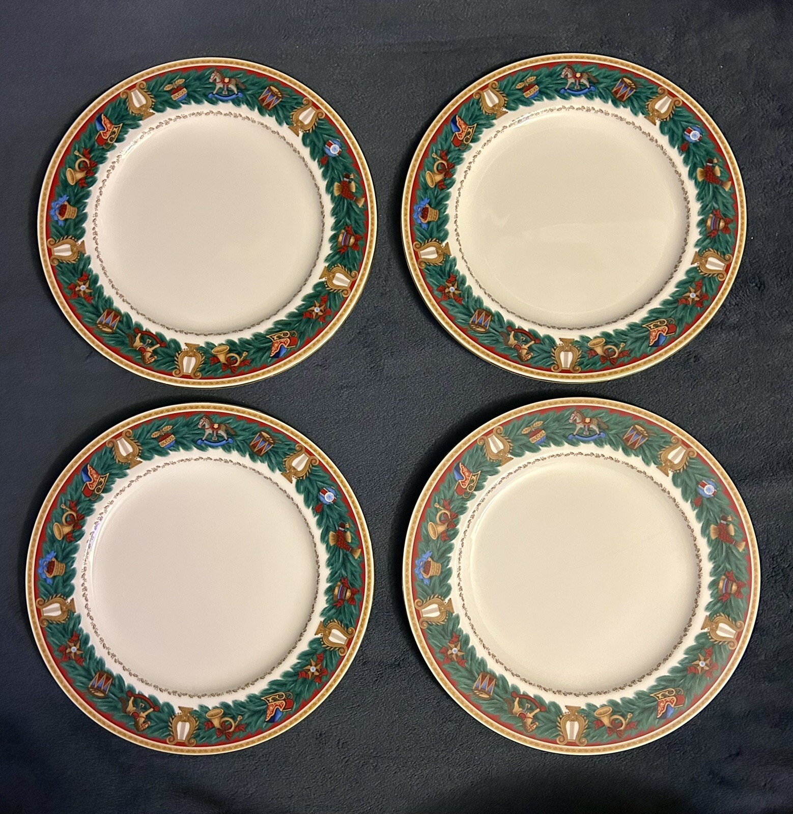 Set Of 4 Nikko Christmas Tradition Dinner Plates 10.5”D
