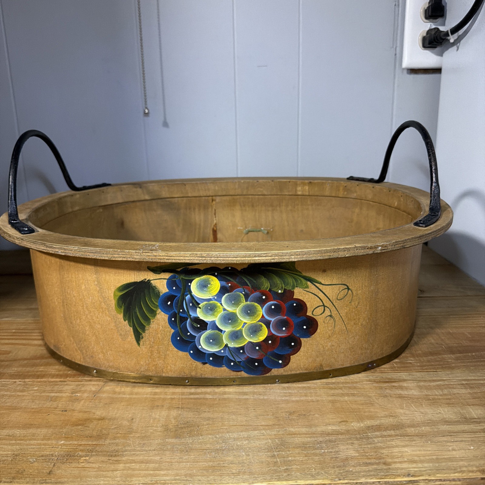 Vintage Oval Wooden Basket With Metal Handles Hand Painted Grapes Country Rustic Vintage Oval Wooden Basket With Metal Handles Hand Painted Grapes Country Rustic
