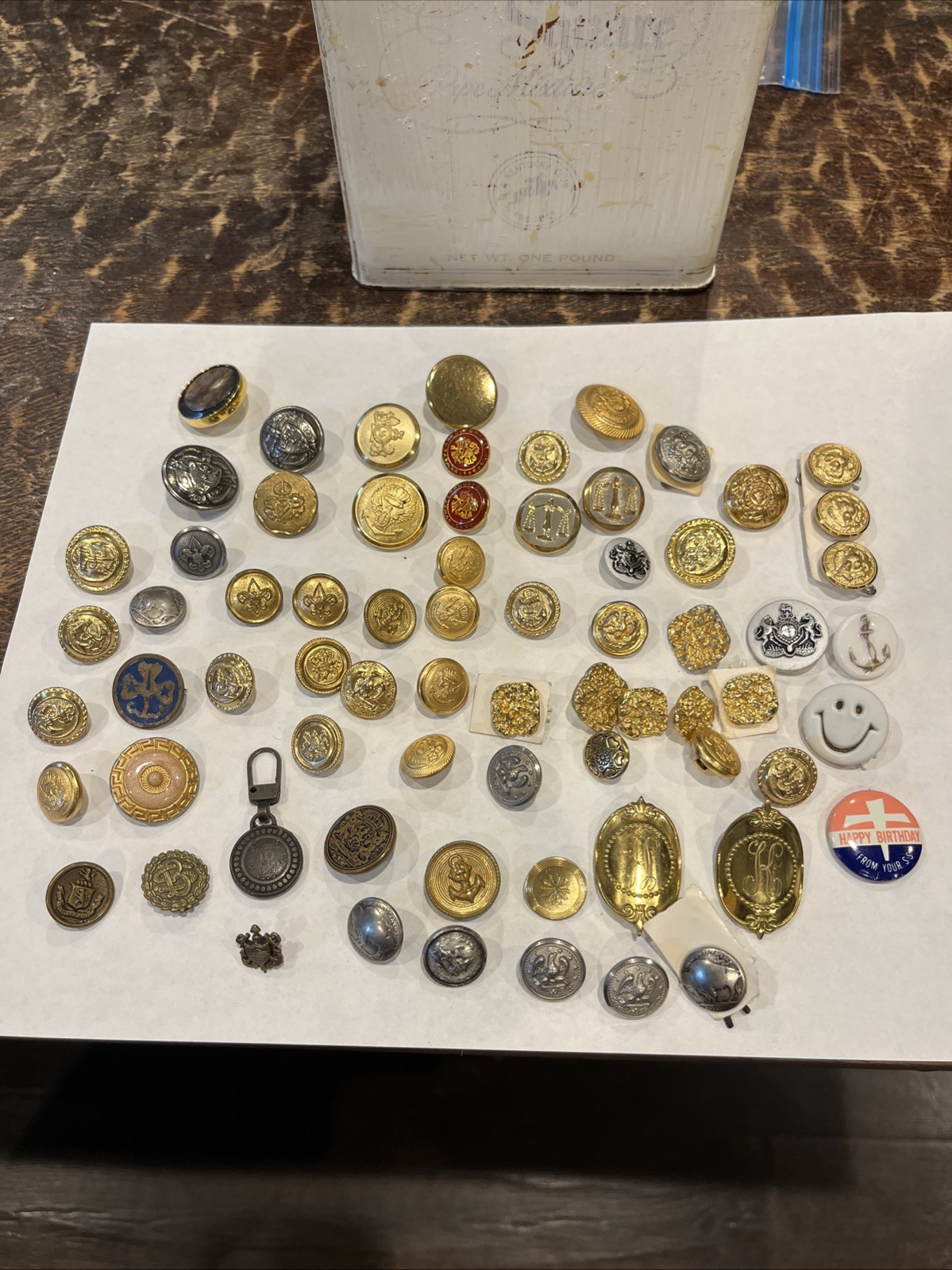 Vintage Grandma’s Button Collection Lot See Pics Lots Of Stuff Military And More Vintage Grandma’s Button Collection Lot See Pics Lots Of Stuff Military And More