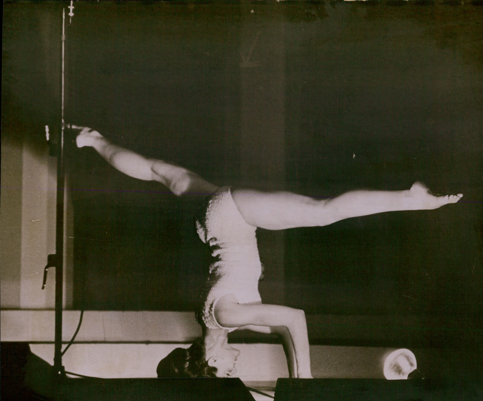 LG822 1967 Original Photo MISS MINNESOTA Charlotte Sims Flexible Gymnast Splits