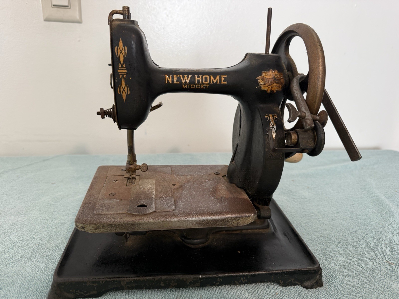 VTG New Home Midget Hand Crank Sewing Machine