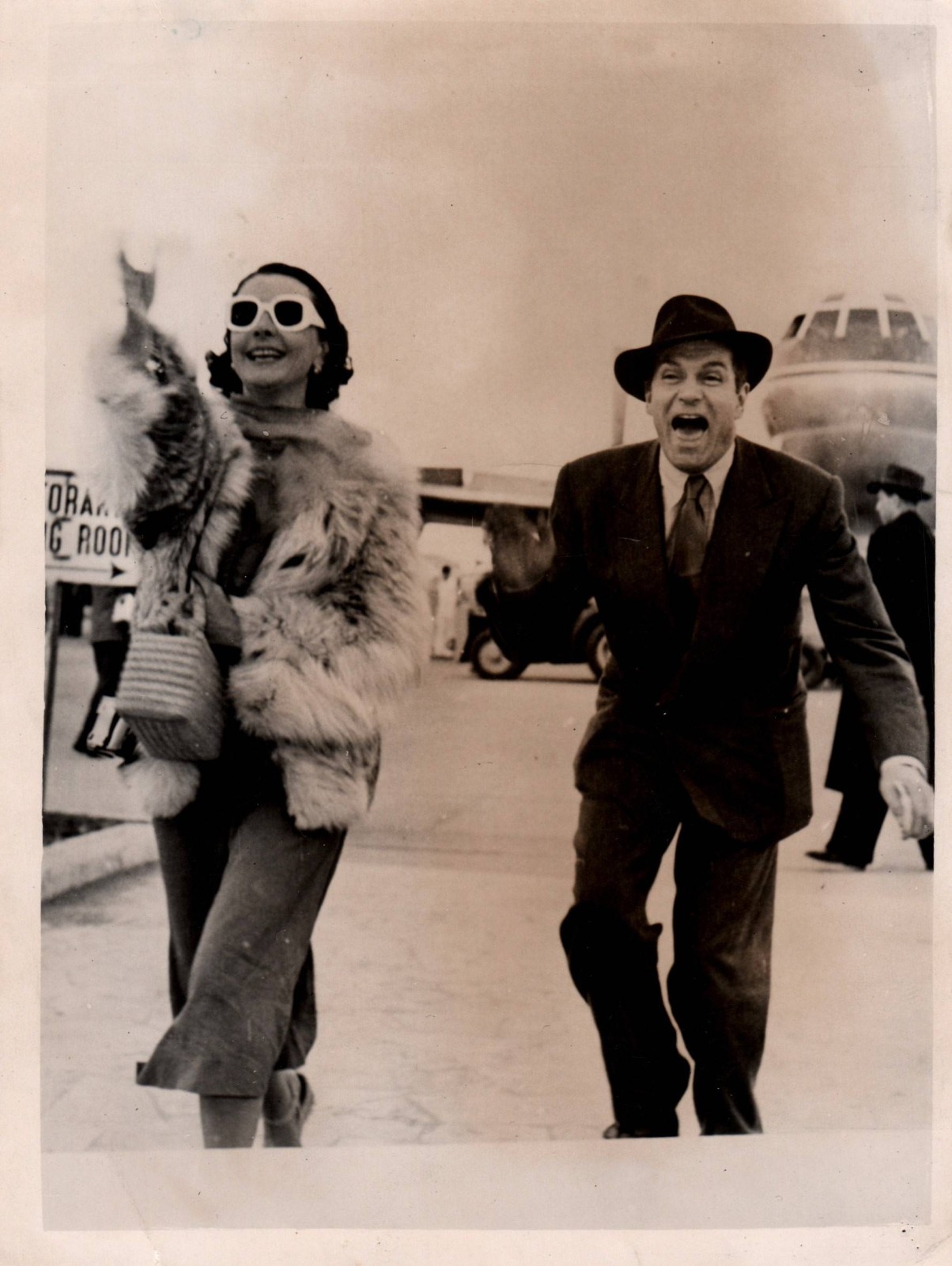 HOLLYWOOD VIVIEN LEIGH + LAURENCE OLIVIER CANDID 1953 PORTRAIT ORIG PHOTO MA78