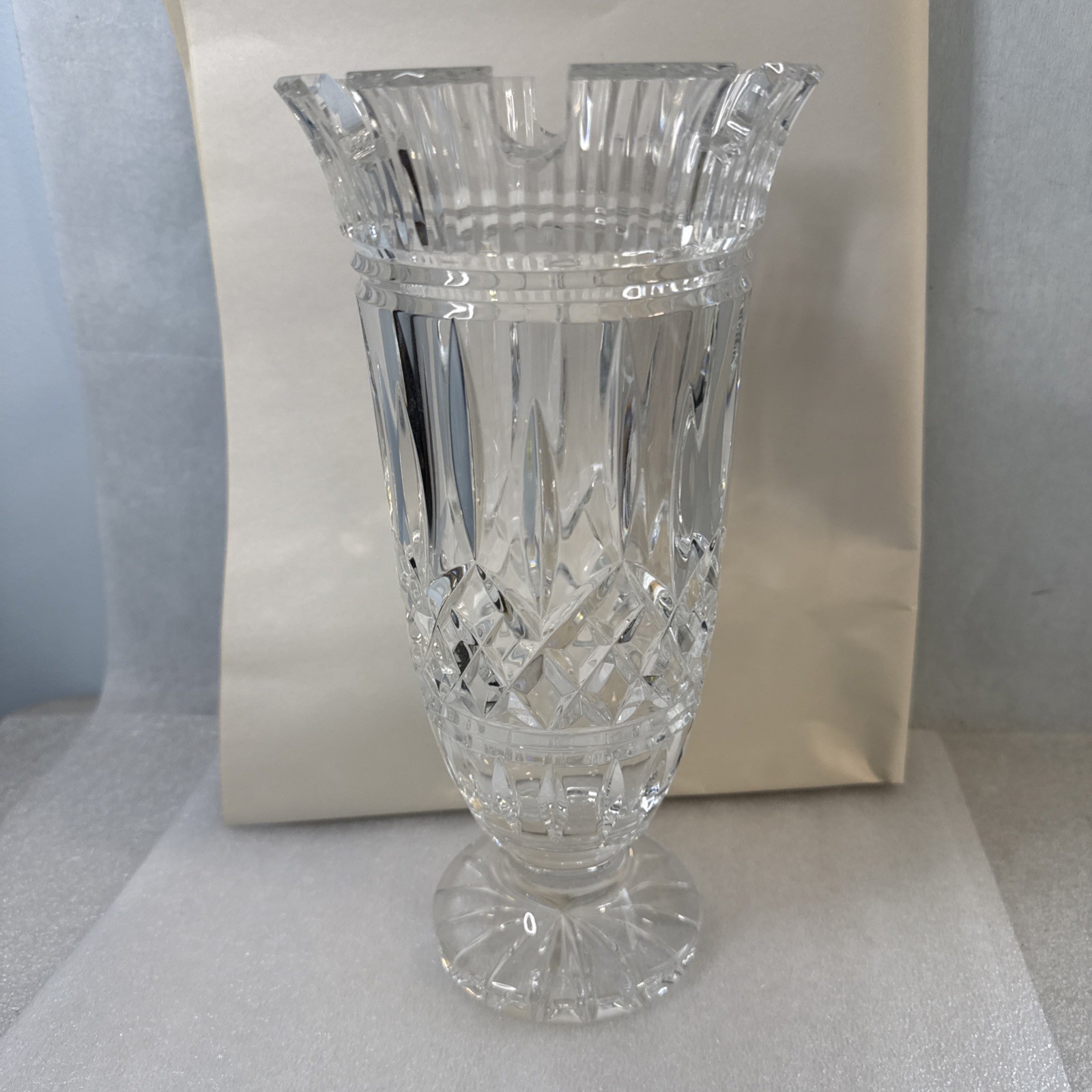 WATERFORD CRYSTAL Vase Romance of Ireland Collection 11\