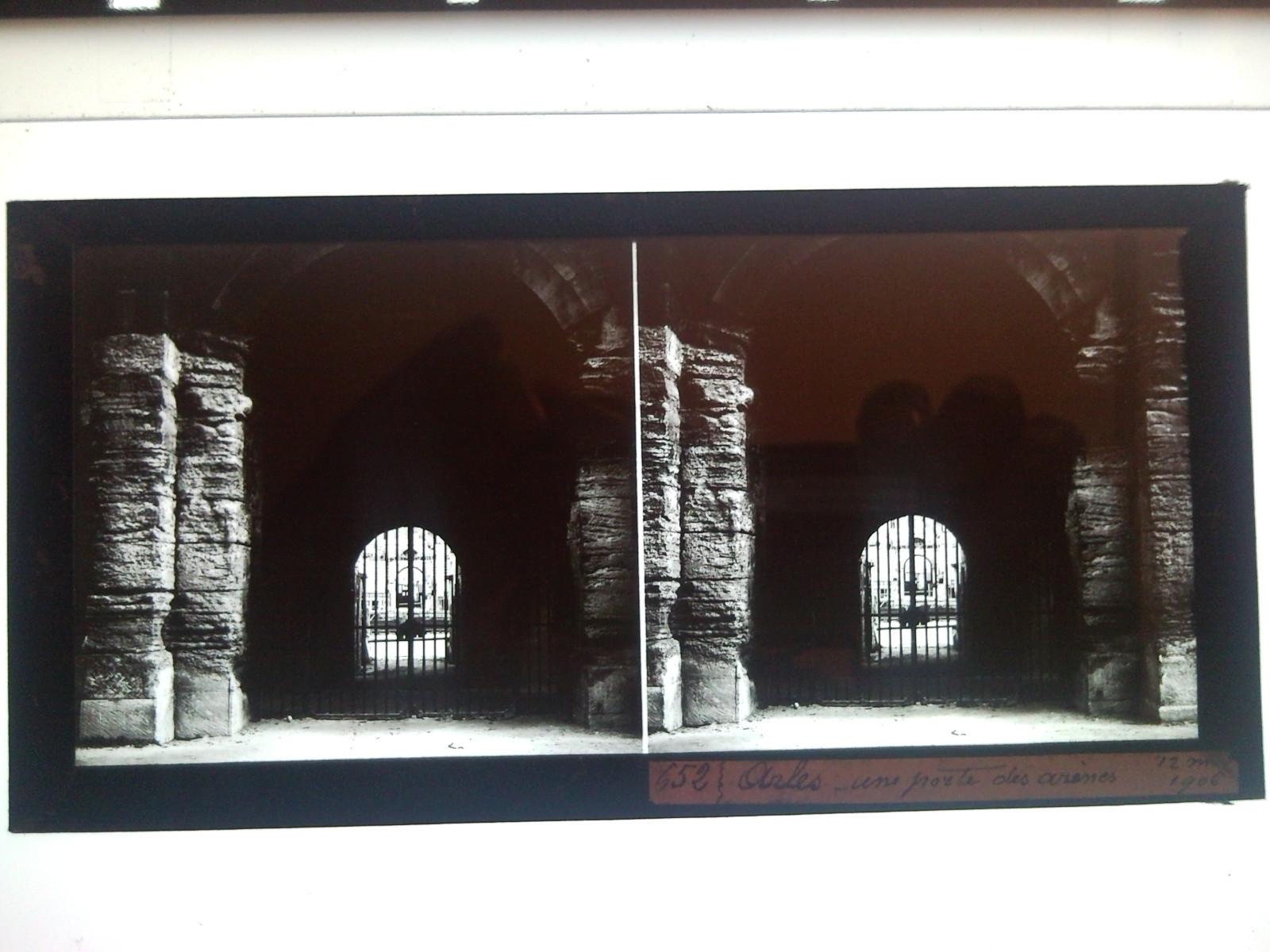 Original Stereo Glass Plate - FRANCE - Arles - Une Porte des Arènes (652)
