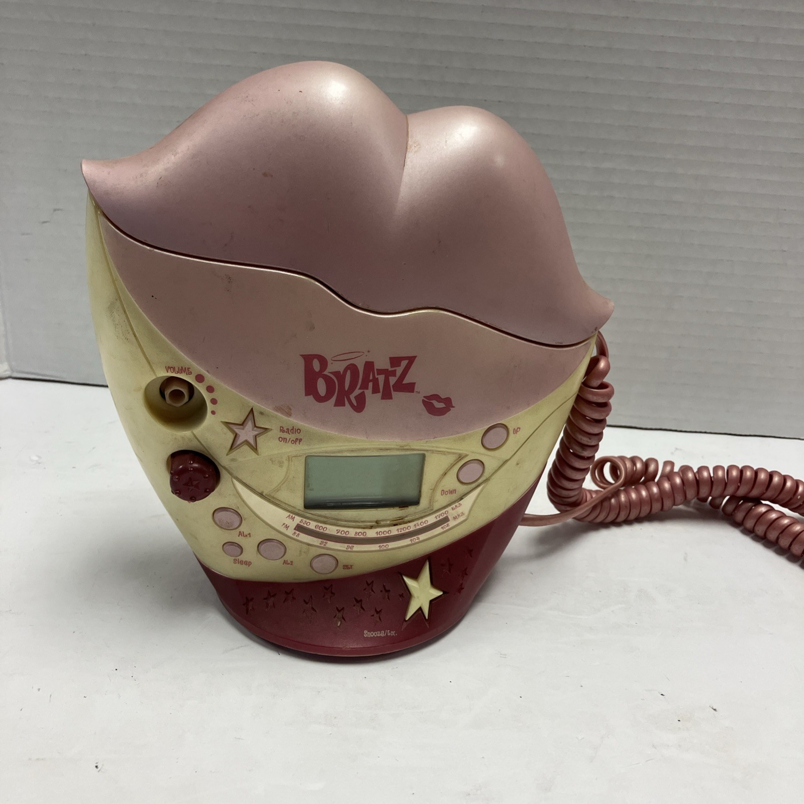 Bratz Kickin Cool Clock Radio & Phone Lips Works No Power Cord Pink MGA 2005