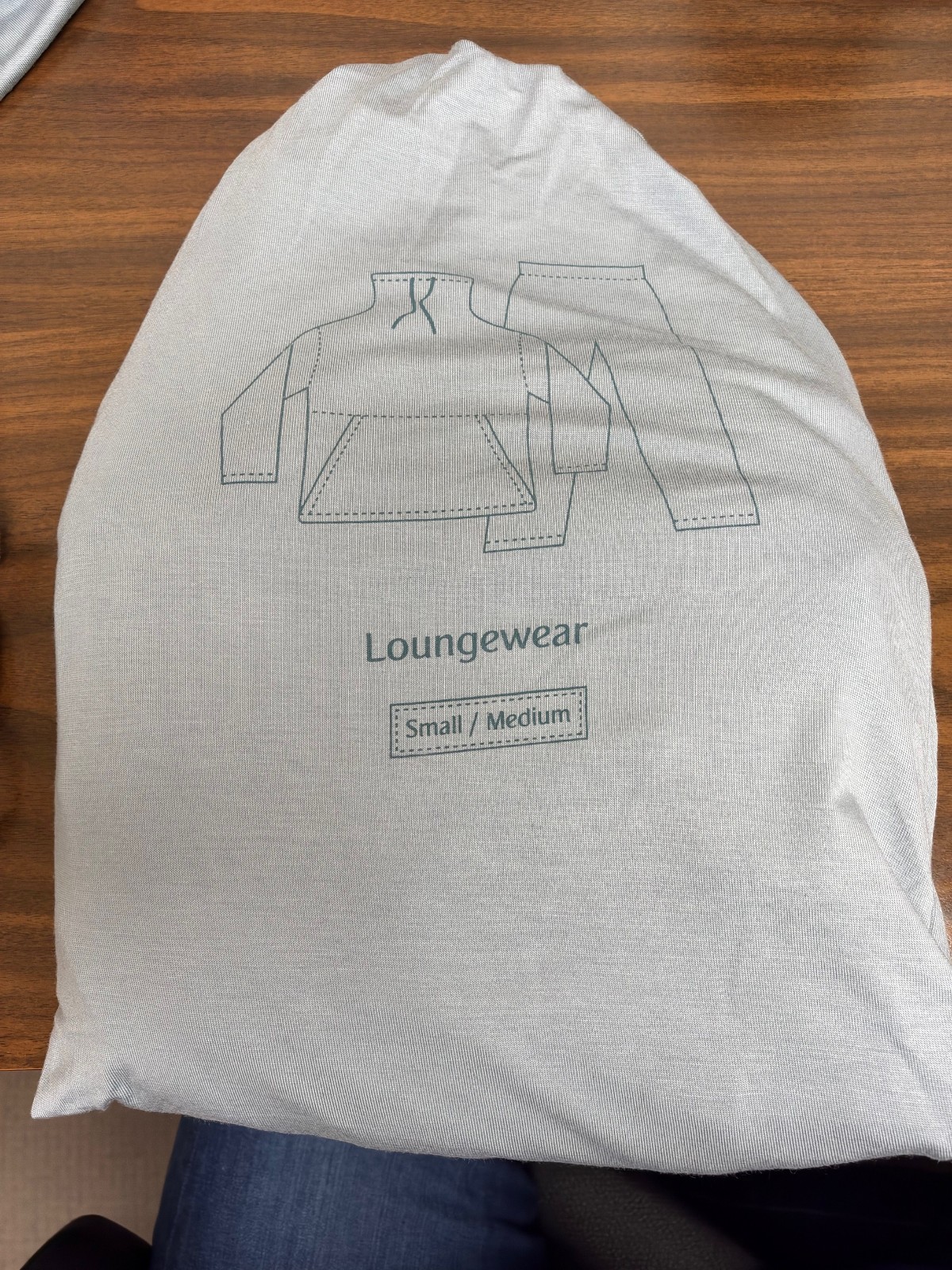 NEW 2026 Emirates Business Class Small / Medium Lounge wear Sealed, Never Opened