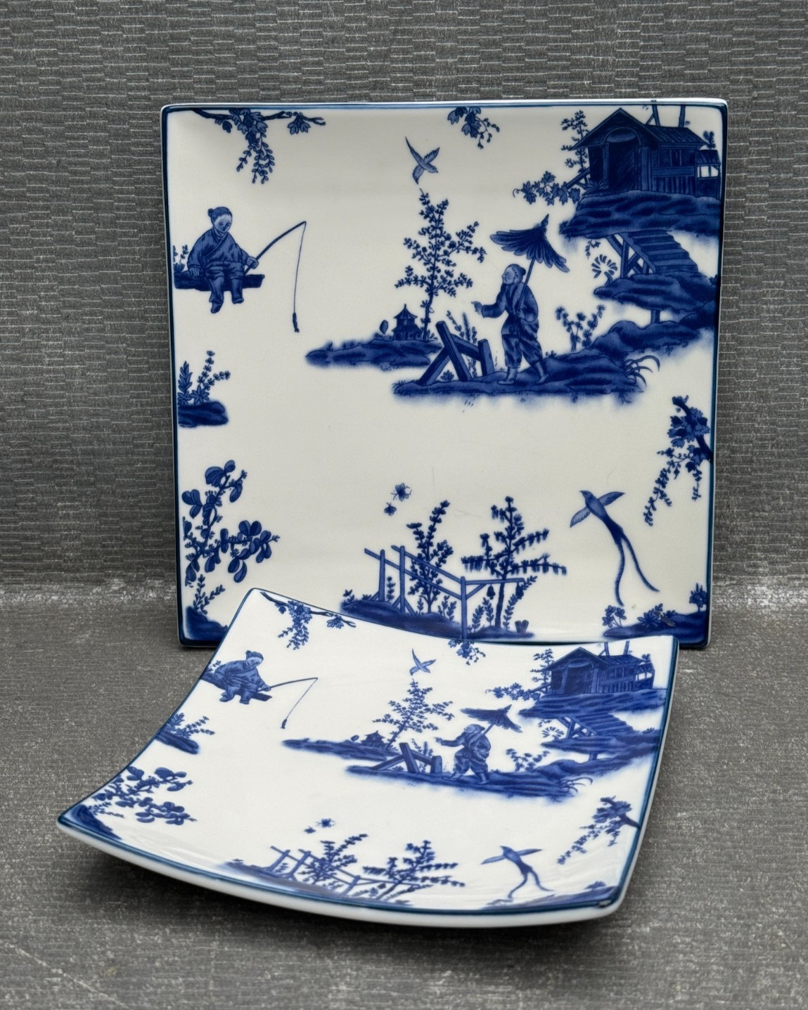 2 DELFT BLUE ASIAN PORCELAIN PLATES WINGED PLATE SMALL & LARGE 8 2 DELFT BLUE ASIAN PORCELAIN PLATES WINGED PLATE SMALL & LARGE 8