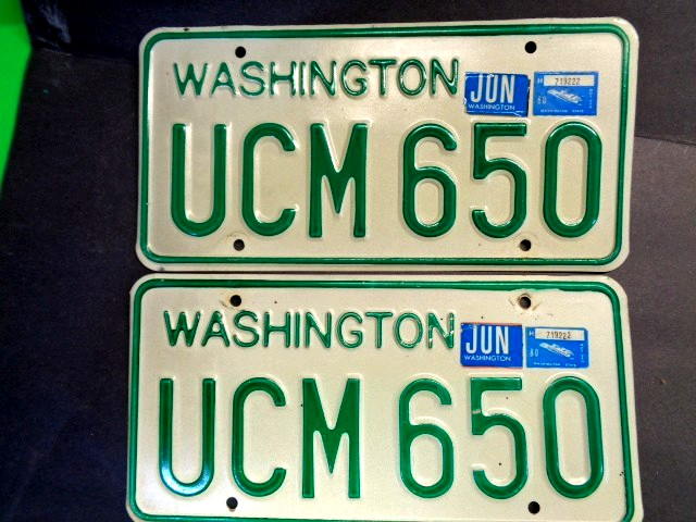 1968-1982 good vintage Washington State License plate pair with 1980 natural tag