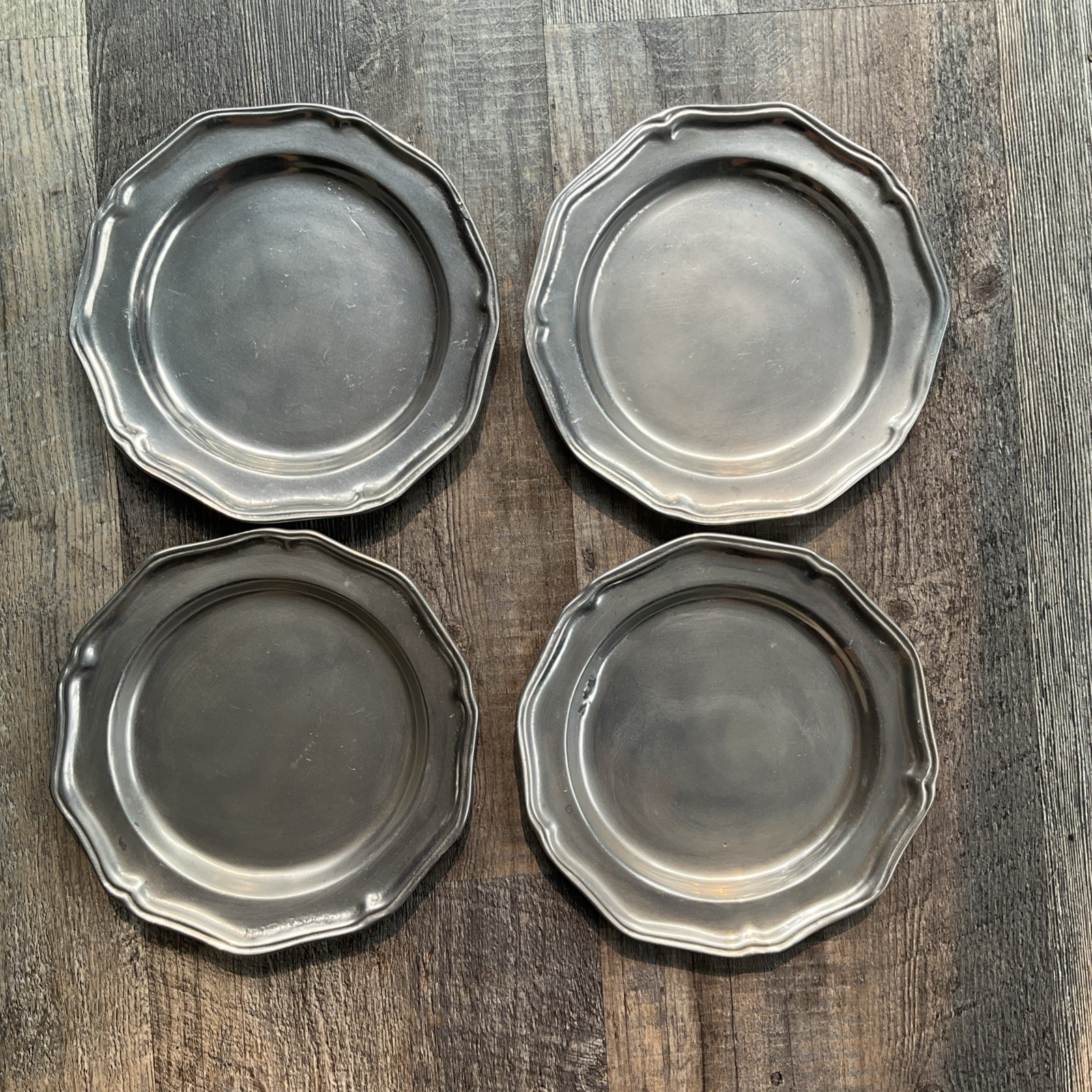 Wilton Armetale RWP Pewter Queen Anne 9” Dinner Plates Scalloped Set Of 4 PA USA