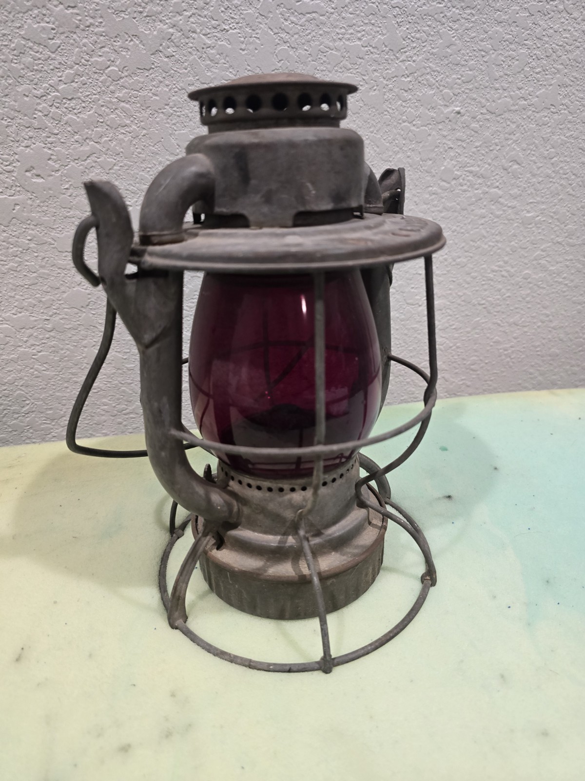 VINTAGE DIETZ VESTA GM&O RR RAILROAD LANTERN RED NOS GLOBE PAPER LABEL UNWIPED VINTAGE DIETZ VESTA GM&O RR RAILROAD LANTERN RED NOS GLOBE PAPER LABEL UNWIPED