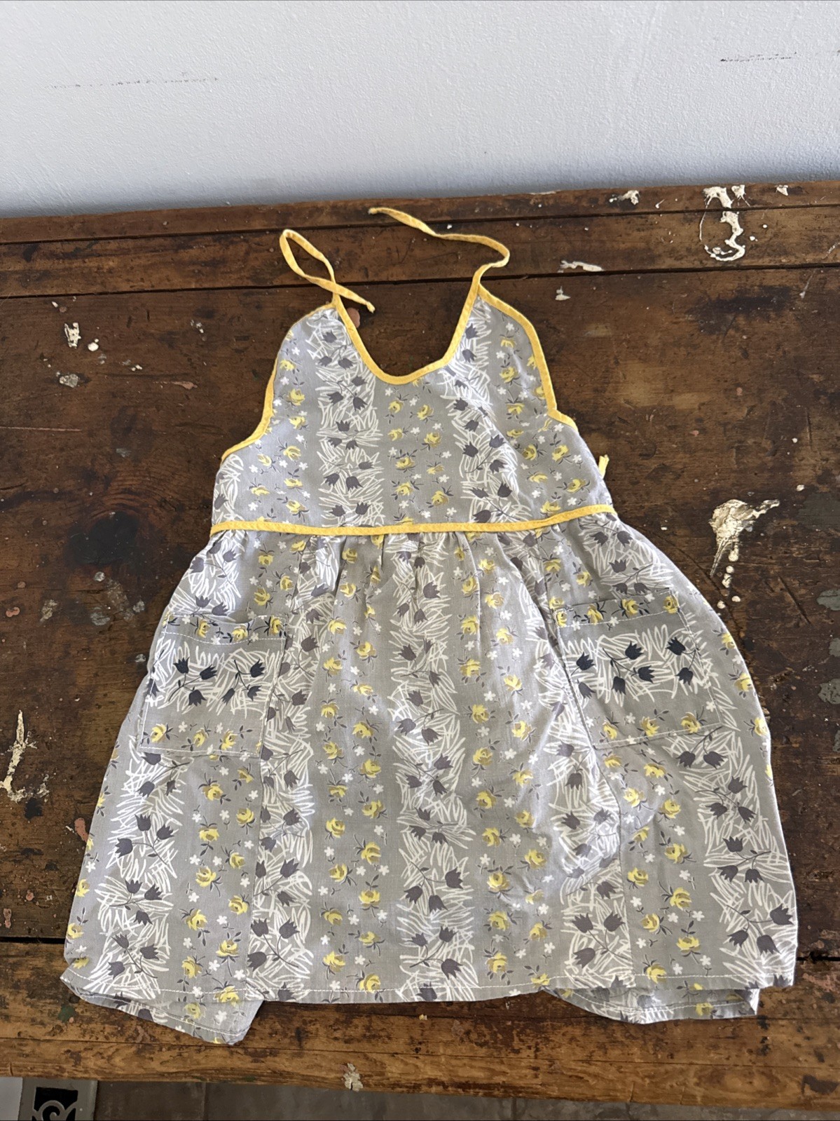 Vintage Toddlers Child’s Apron Grey White Yellow Flowers Cottage Core Pockets Vintage Toddlers Child’s Apron Grey White Yellow Flowers Cottage Core Pockets