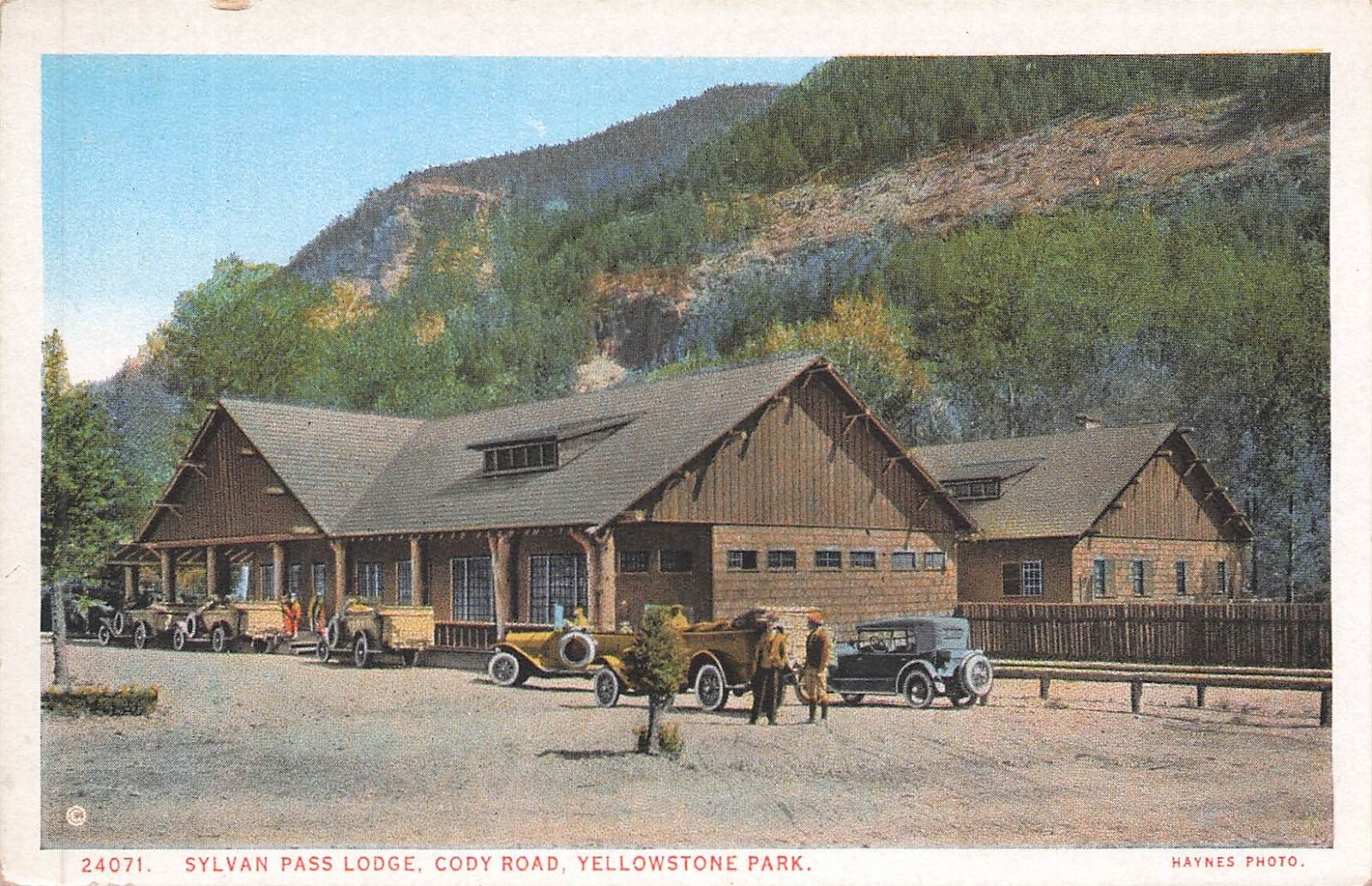 Yellowstone Park Wyoming Sylvan Pass Lodge Cody Road Vintage Cars Postcard