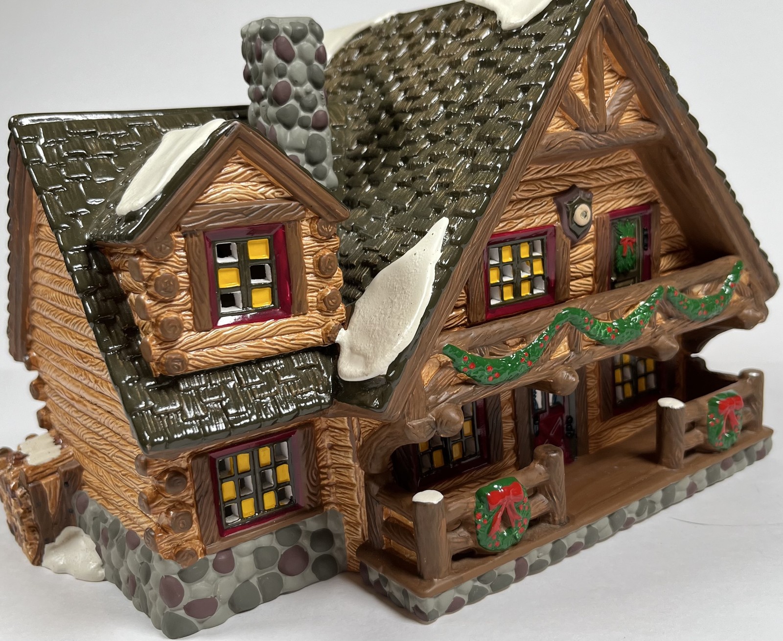 Department 56 Snow Village Hunting Lodge Christmas Lighted Ceramic Building