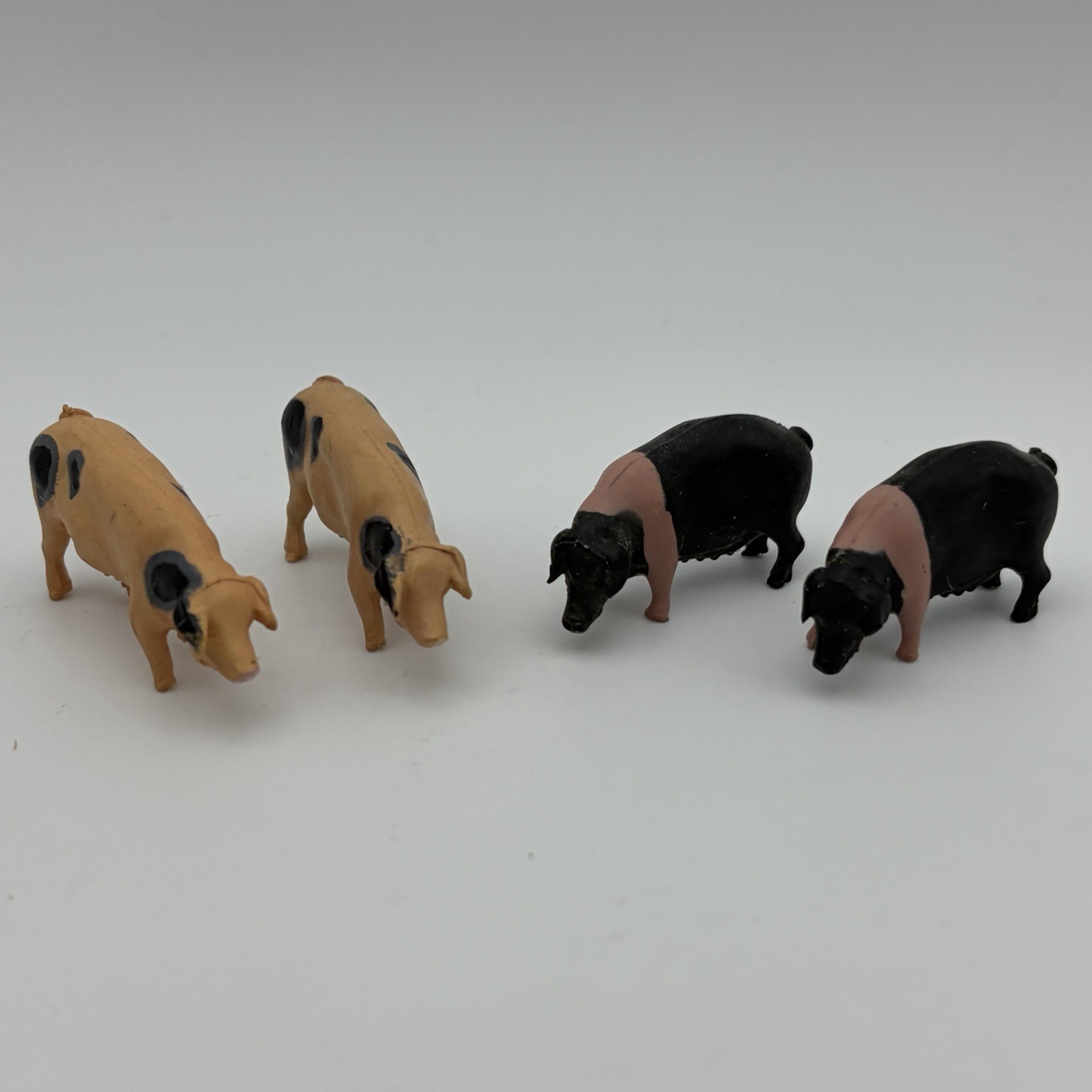 VTG ✅ Britains Ltd 1:32 Farm Animals Pig Lot of 4 ✅ Saddleback & Spotted Pigs