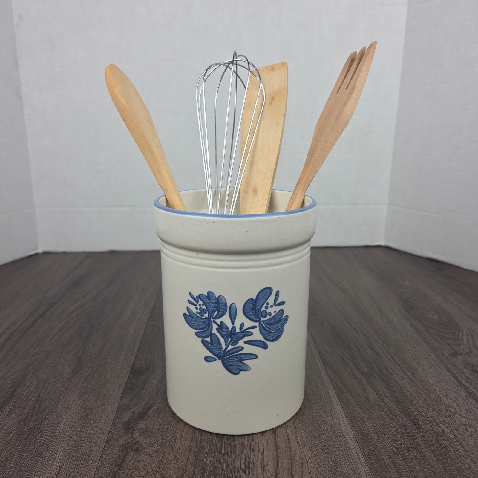 Pfaltzgraff Yorktowne Utensil Holder Crock Blue Floral Stoneware Vintage USA
