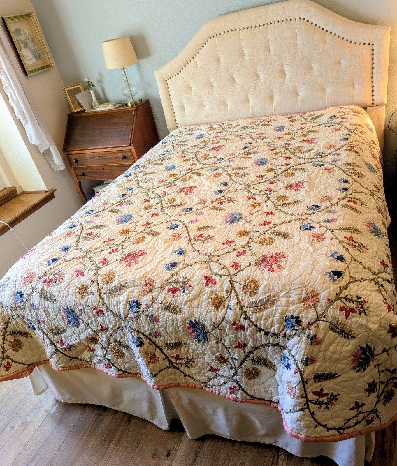 Vtg BOSTON COLOR Crewel Quilted Bedspread/Coverlet QUEEN Jacobean Trailing Vine