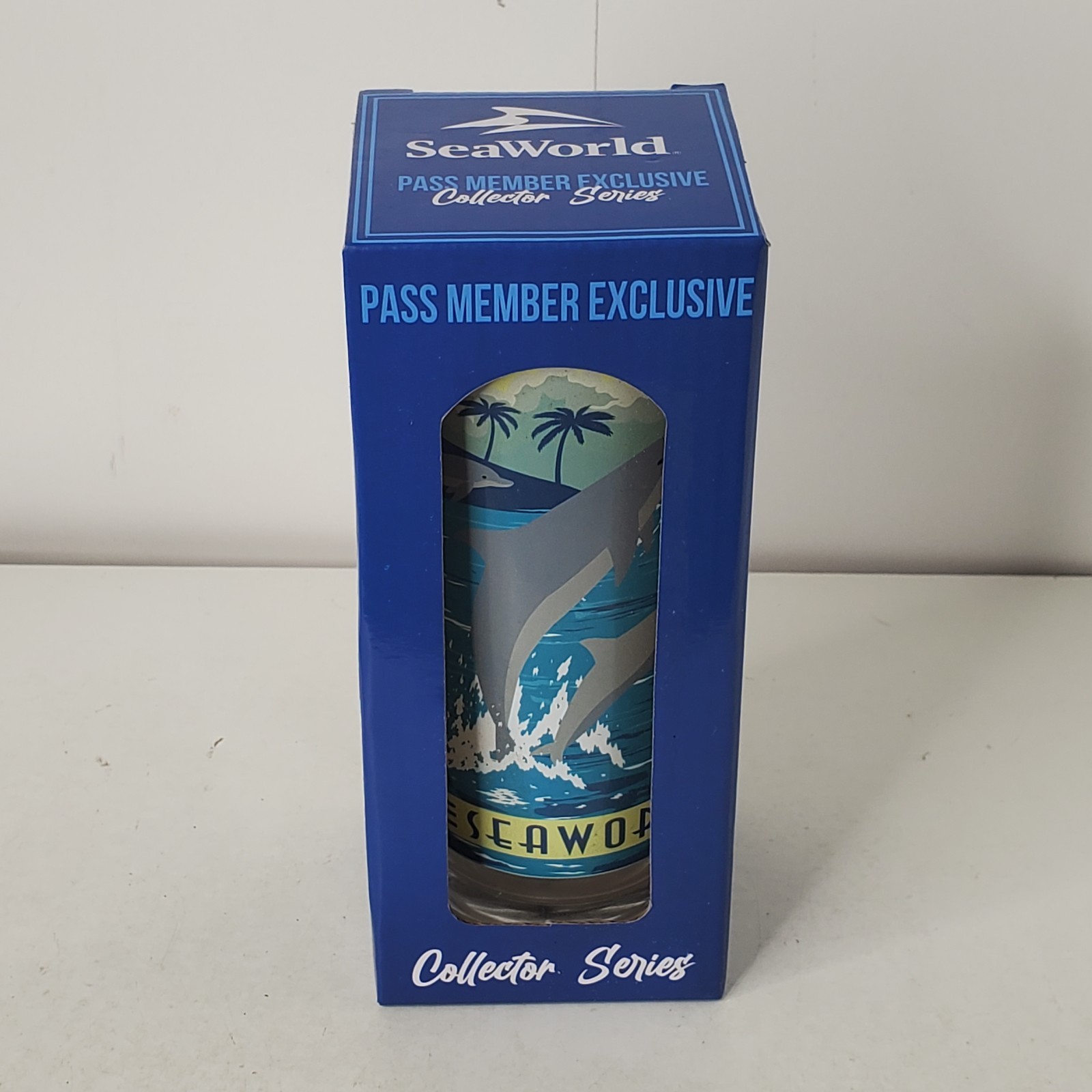 SeaWorld 2022 Pass Member Exclusive Dolphins 11 Oz Glass Collector Series