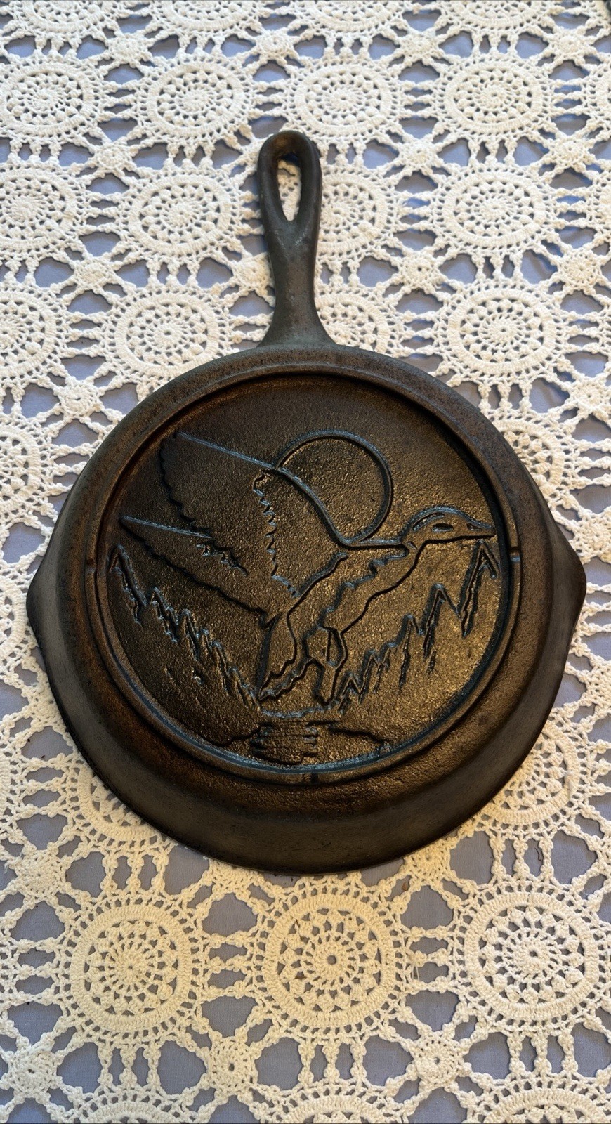 1990\'s Lodge Cast Iron 3-Notch Wildlife Series Mallard, 8” Skillet.