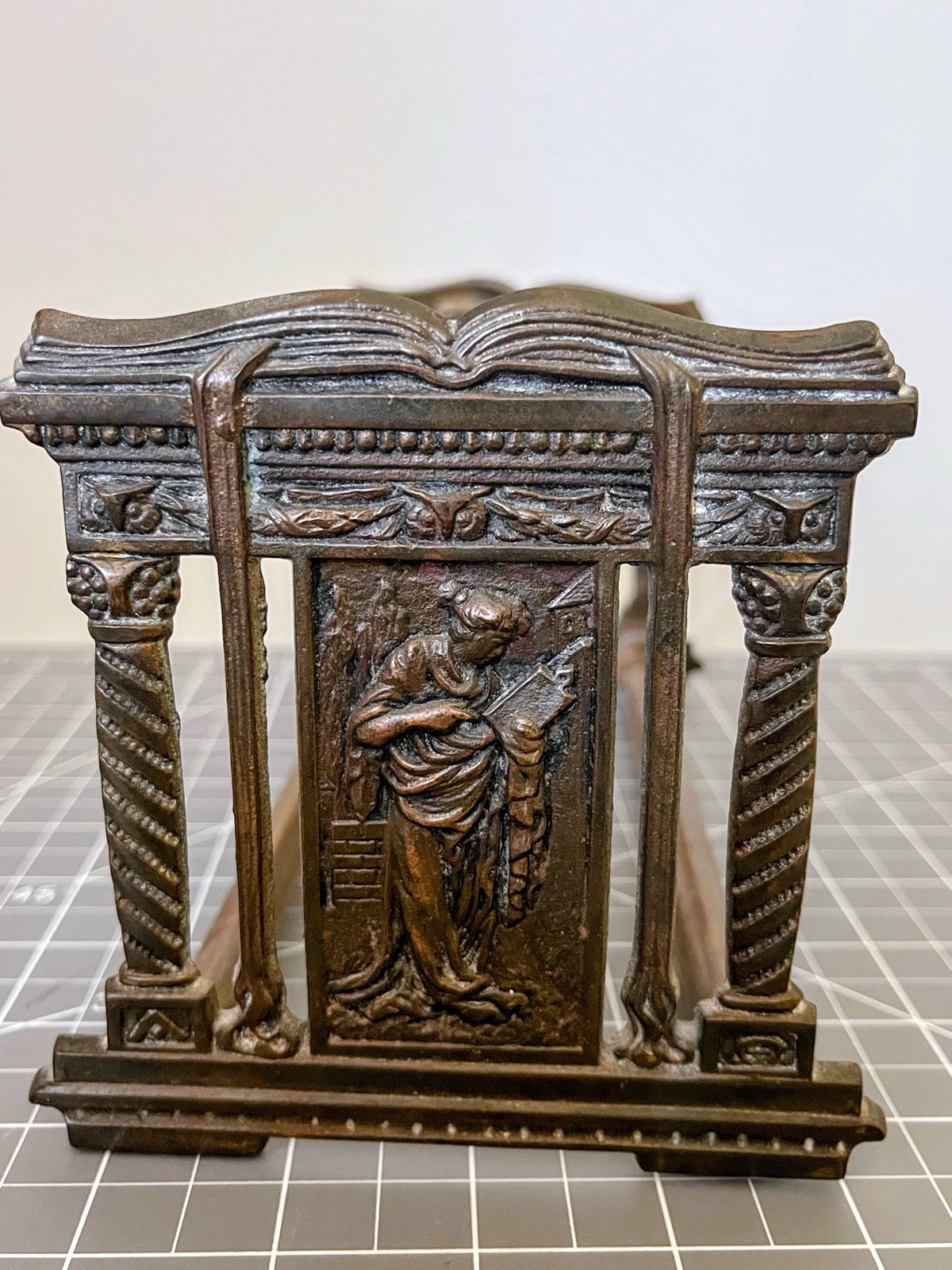 VINTAGE H. L. JUDD BRASS #9863 GREEK SCHOLAR SLIDING BRASS BOOK ENDS (RARE)