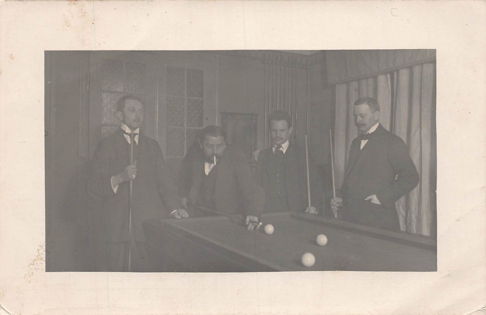 J85/ Interesting RPPC Postcard c10 Pool Hall Billiards Cue Men Smoking 107