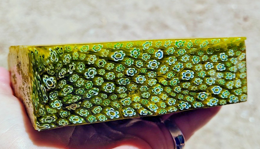 FLUORESCENT Millefiori CLEAR YELLOW WHITE BLUE Flower Glass Rough 2.55# Cabochon