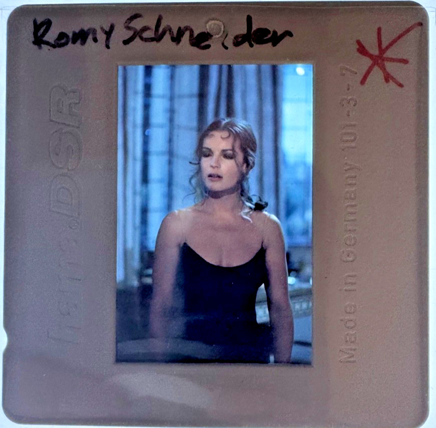 LMP119-045 1980s German Actress Romy Schneider On Set Shot Orig 35mm COLOR SLIDE