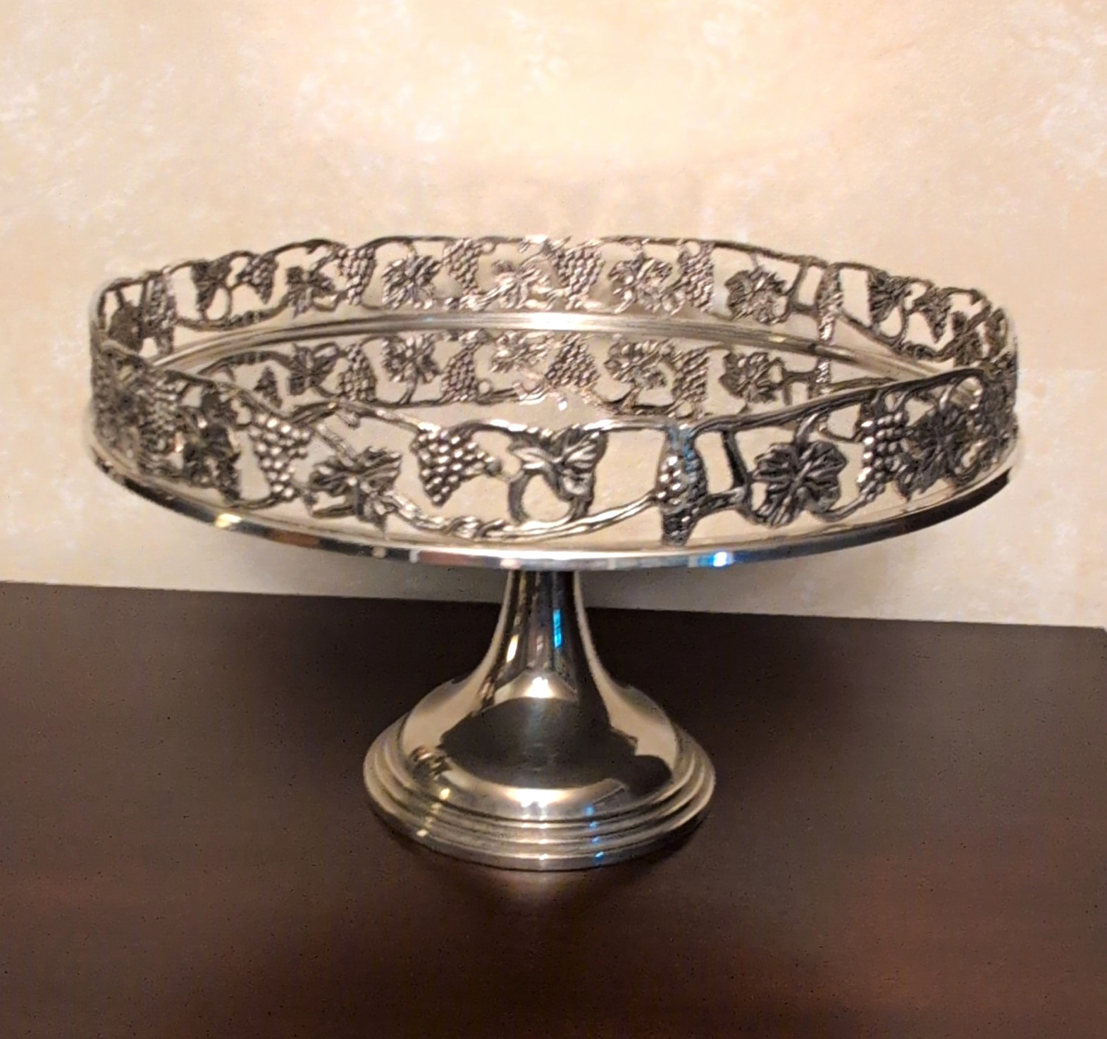 Vintage Godinger Silver Plated Pedestal Round Cake Stand Grape Vine 12\