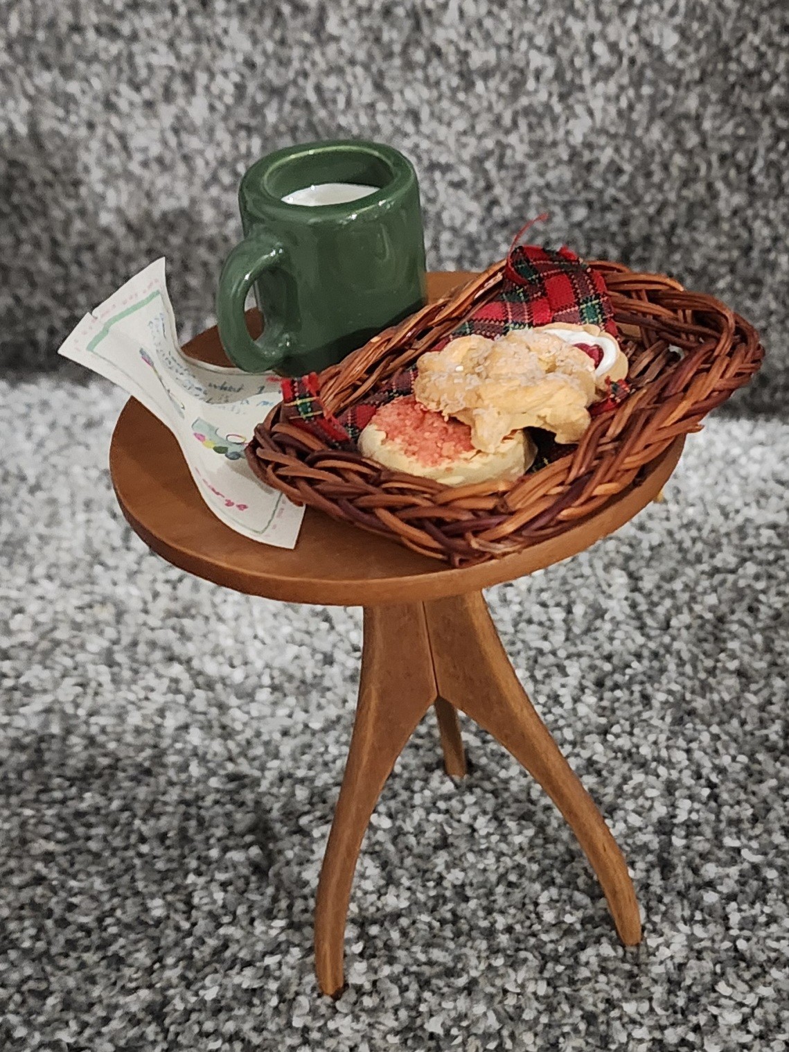 2011 Byers Choice Round Side Table With Sweets Gingerbread Santa Mug Letter