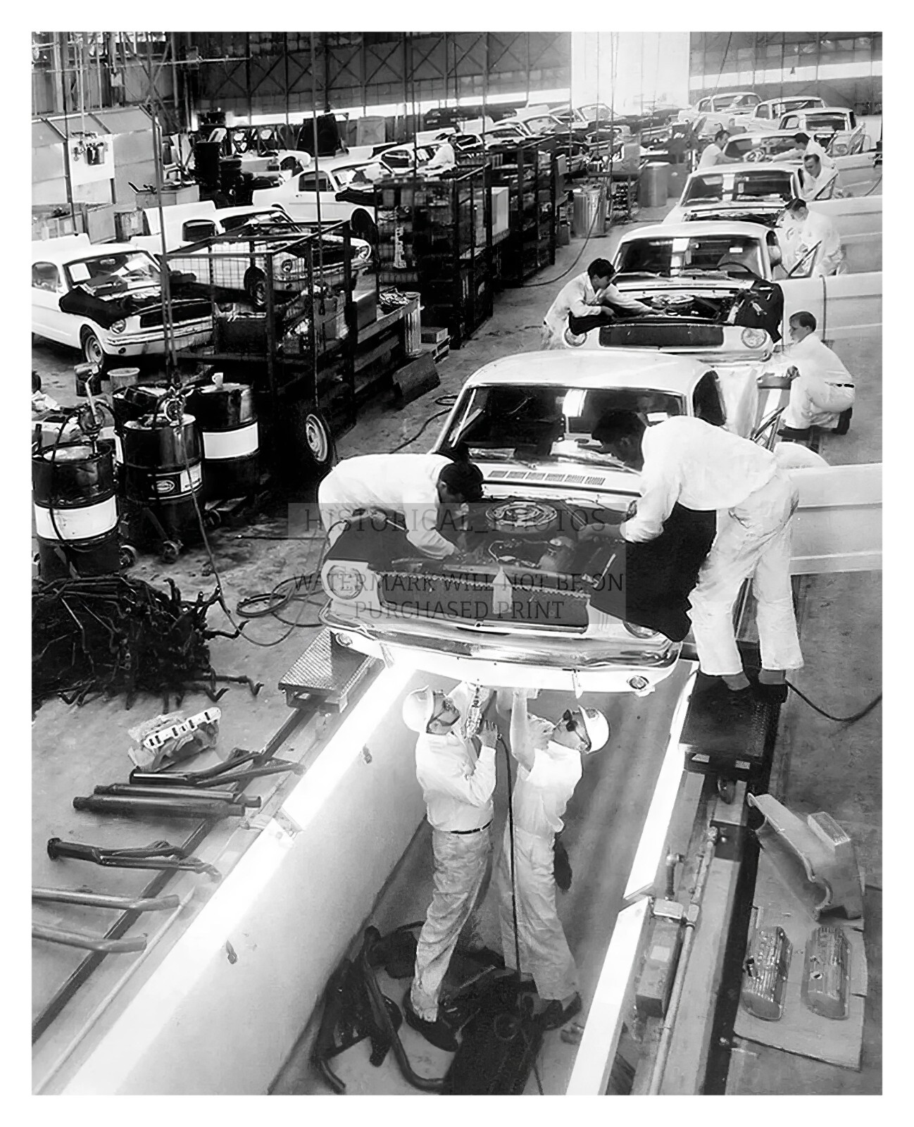 FORD SHELBY MUSTANG CAR FACTORY ASSEMBLY LINE WORKERS 8X10 PHOTO